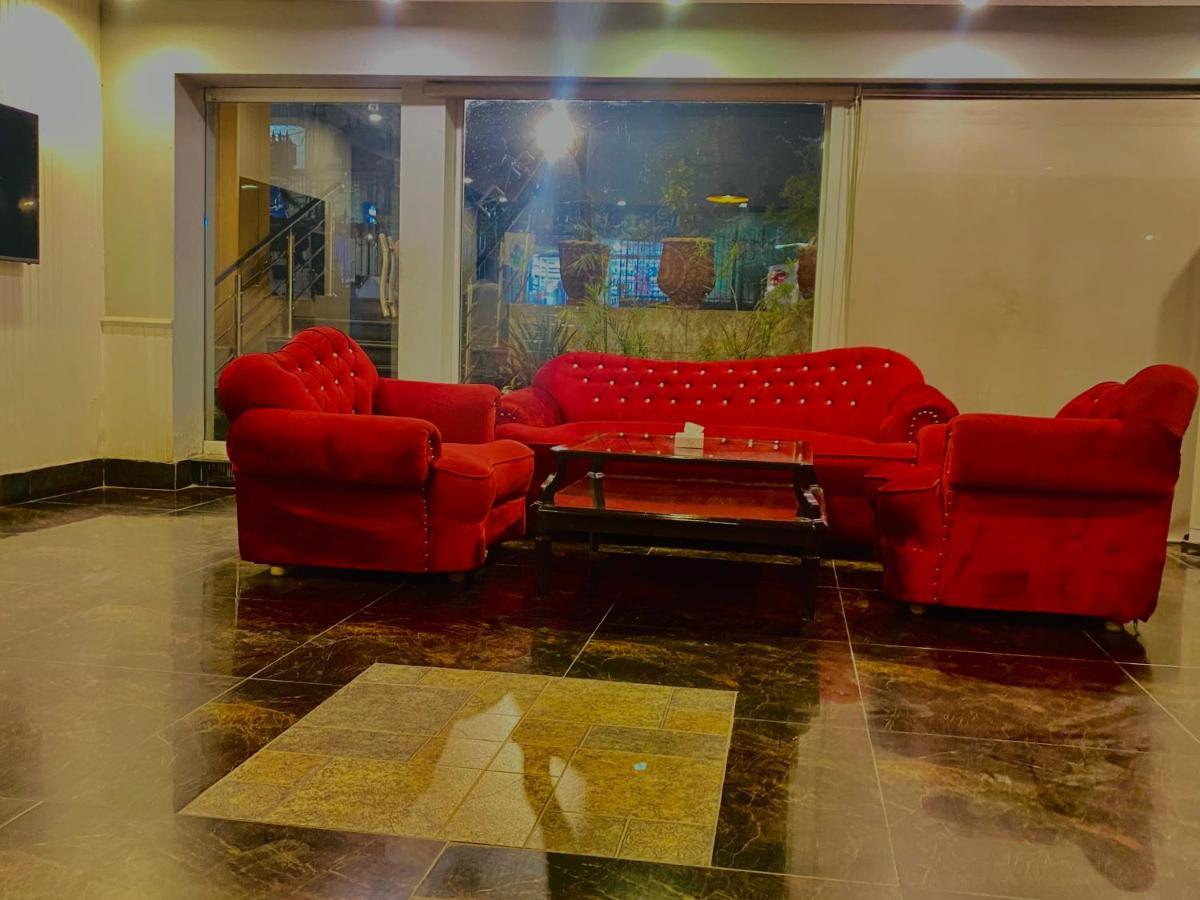 Hotel Royal One ムルターン エクステリア 写真