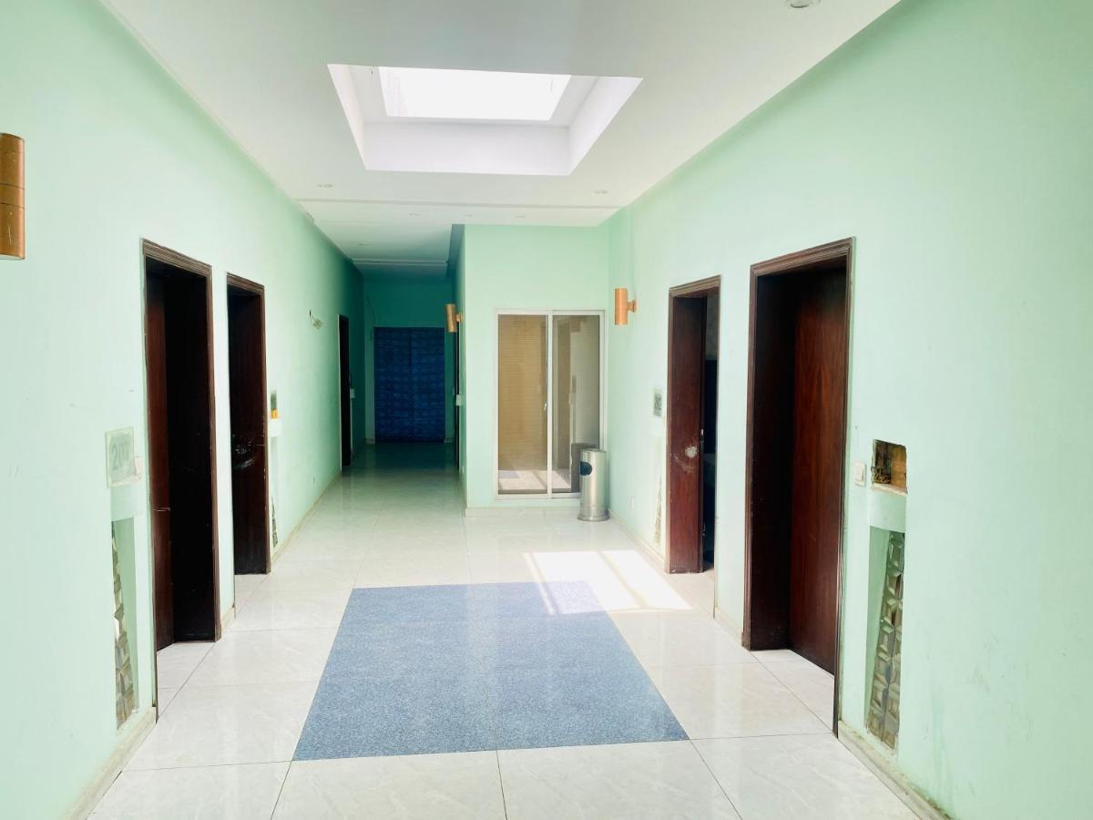 Hotel Royal One ムルターン エクステリア 写真